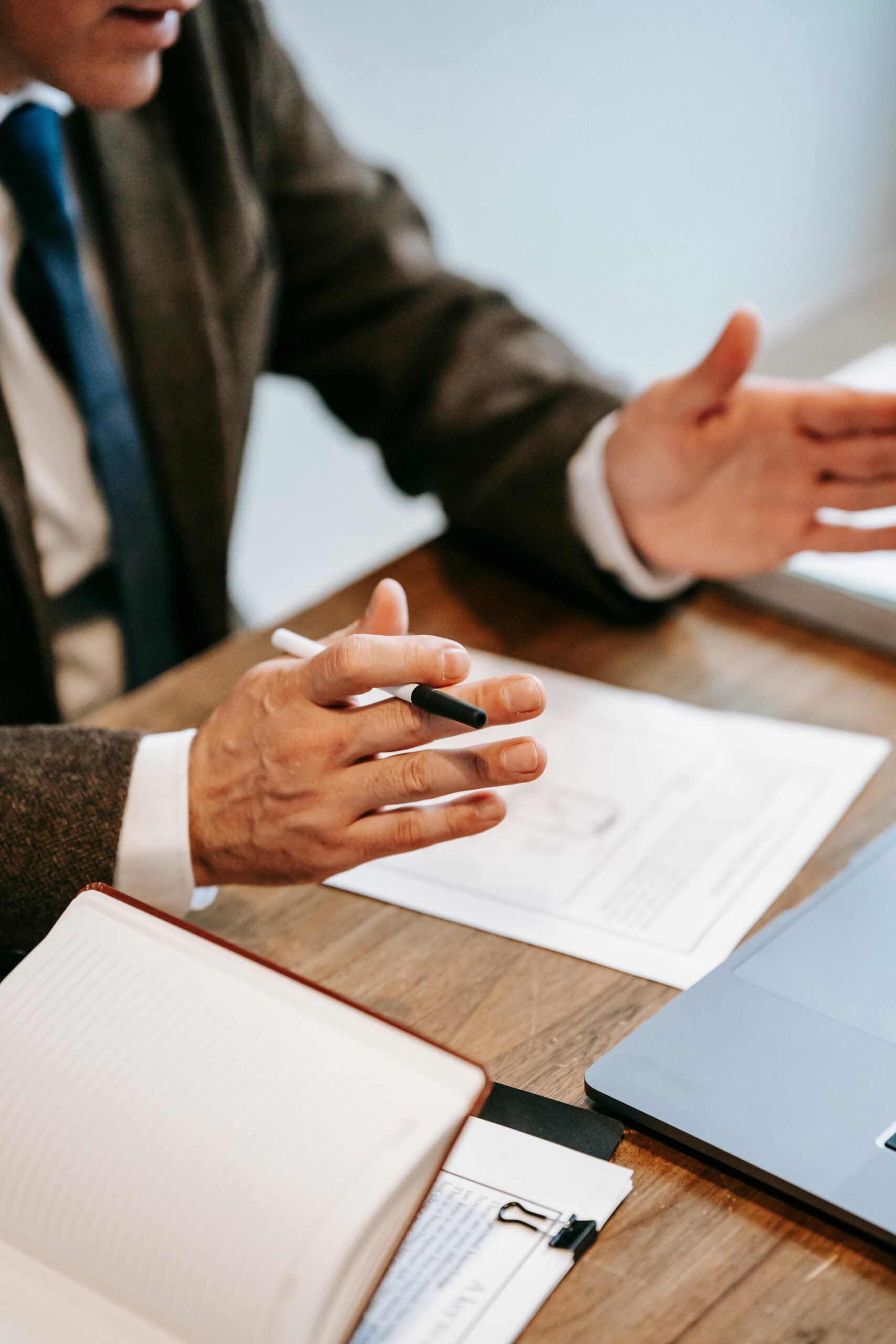homme qui fait du consulting rh